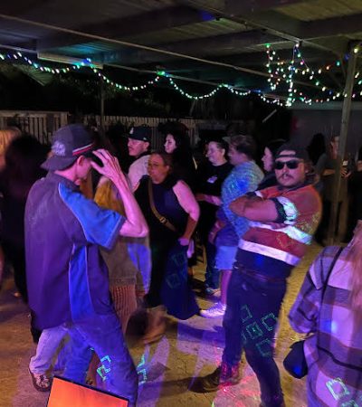 General-Gordon-people-having-fun-1